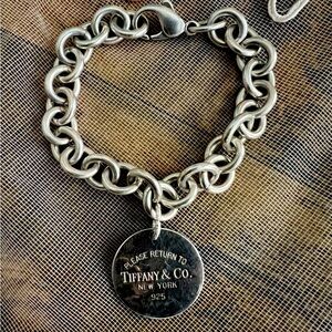 Tiffany &Co. Sterling silver chain linked bracelet.